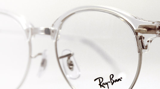 Die Ray-Ban Clubround in White Transparent
