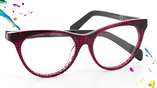 Lennox Eyewear Lilja - eine stilsichere Cateye-Brille im transparenten Pink und Schwarz